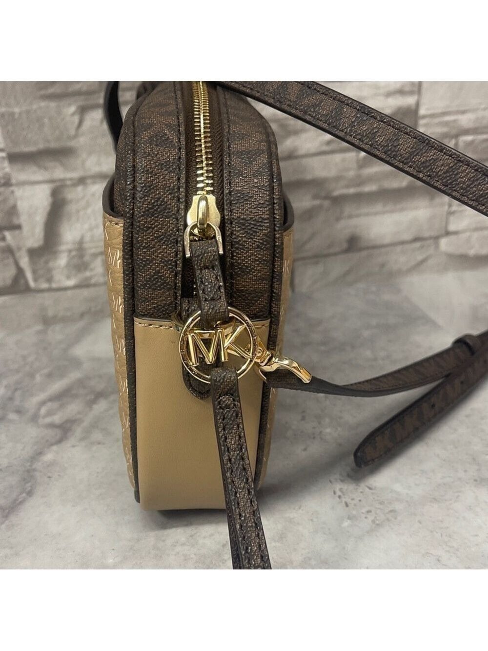 Michael Kors Large Charm Camera Crossbody Bag & Matching Wallet Set Camel/Brown - Picture 5 of 12